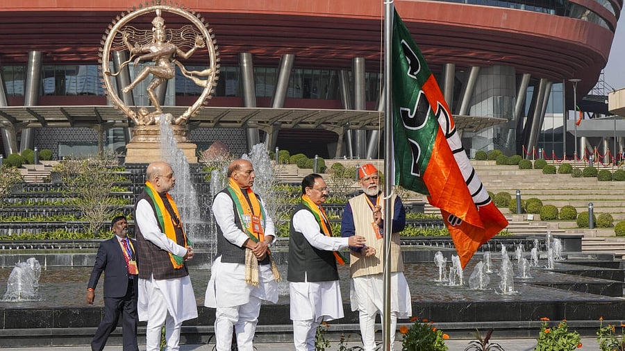 <div class="paragraphs"><p>Prime Minister Narendra Modi with Union Home Minister Amit Shah, Union Defence Minister Rajnath Singh and BJP National President JP Nadda hoists the party's flag.</p></div>