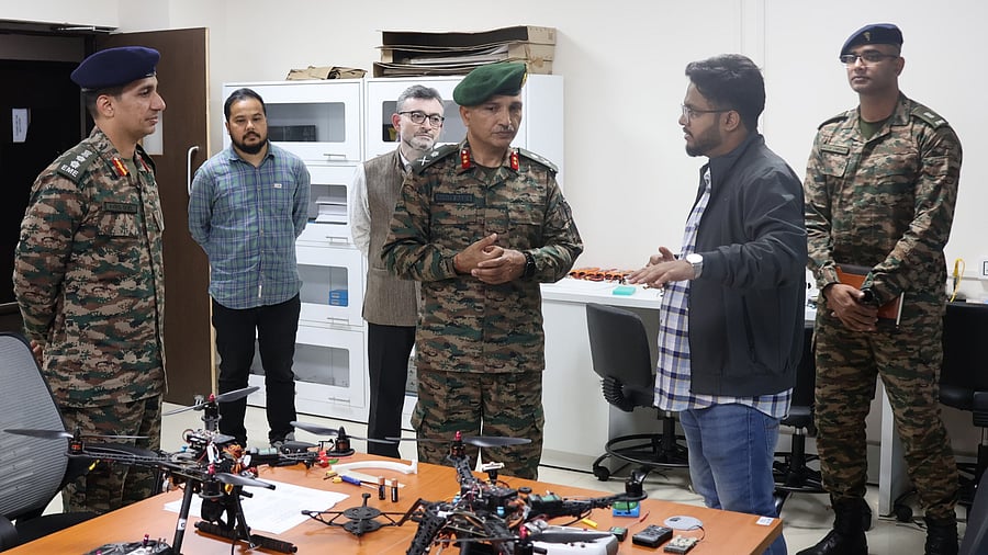 <div class="paragraphs"><p>The MoU was signed in the presence of Maj. Gen. Rohin Bawa, GOC of the army's Red Horns division and Devendra Jalihal, director, IIT Guwahati.</p></div>