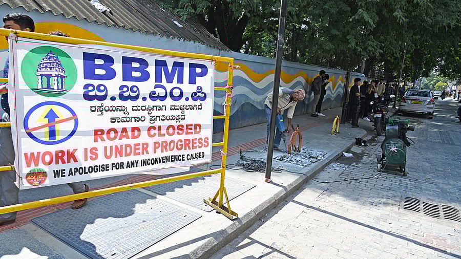 <div class="paragraphs"><p>Mumbai footpath walking space.&nbsp; </p></div>