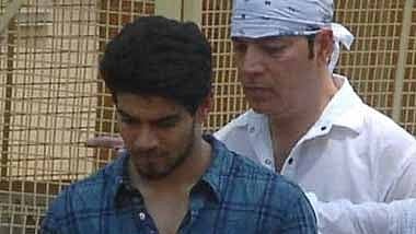 <div class="paragraphs"><p>Sooraj Pancholi with father Aditya Pancholi </p></div>