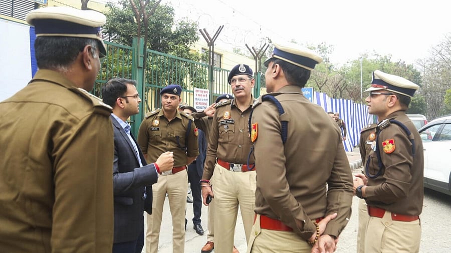 <div class="paragraphs"><p>Sanjay Arora, Commissioner of Police, visits the Common Wealth Games Village Complex to review security preparedness for Delhi Assembly polls, in Delhi, Tuesday, Feb. 4, 2025.</p></div>