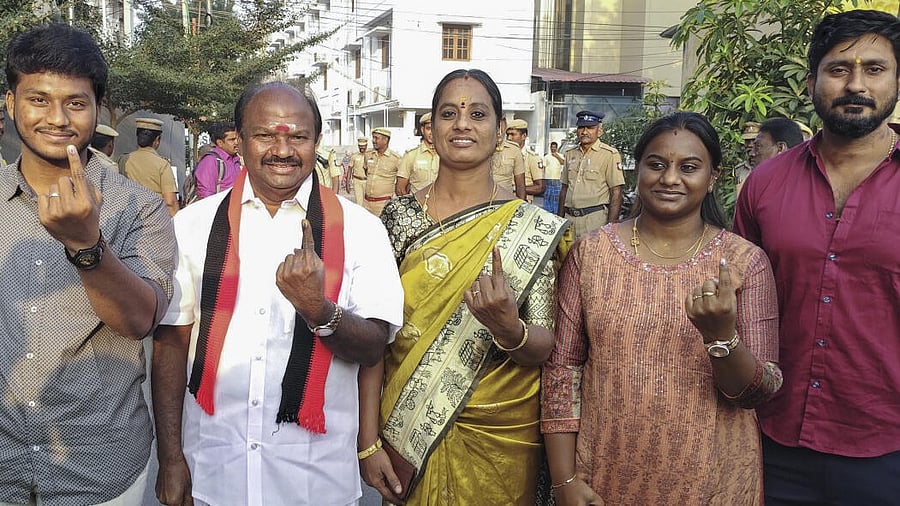 <div class="paragraphs"><p>DMK candidate VC Chandirakumar (second left) with family members strike a happy pose after casting votes for Erode bypolls.&nbsp;<br></p></div>