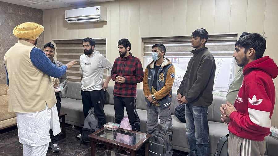 <div class="paragraphs"><p>Indian migrants deported from US land at Amritsar airport.</p></div>