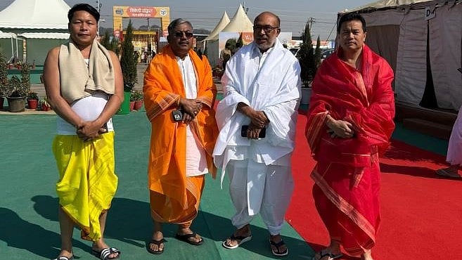 <div class="paragraphs"><p>Manipur CM at Prayagraj with cabinet colleagues</p></div>