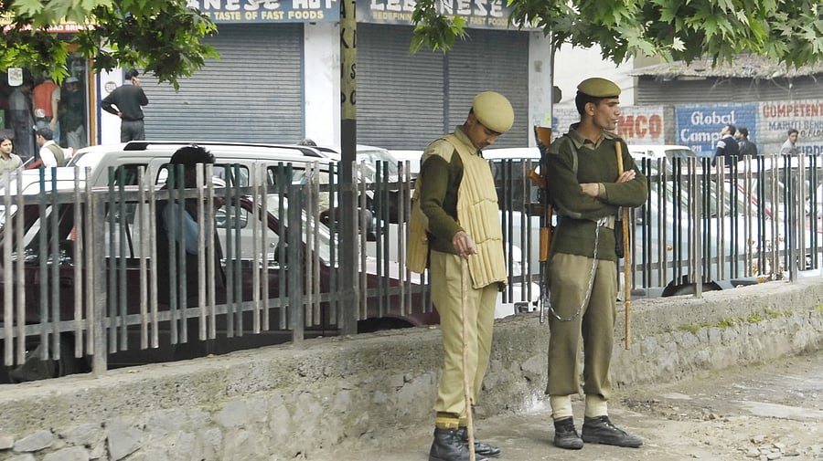<div class="paragraphs"><p>File image of policemen on a street in Jammu. (Representative image)</p></div>