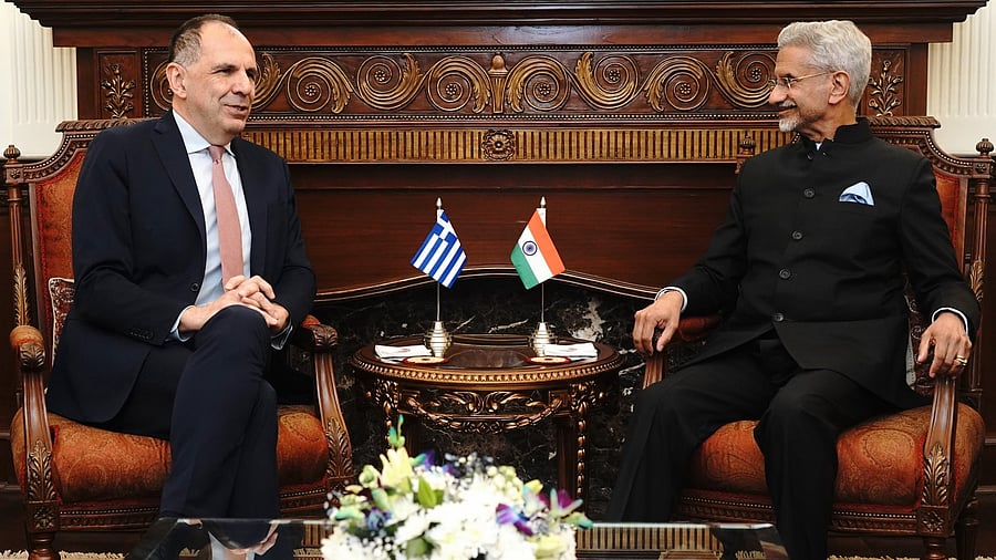 <div class="paragraphs"><p>External Affairs Minister S Jaishankar (R)met his counterpart from Greece, George Gerapetritis (L).</p></div>