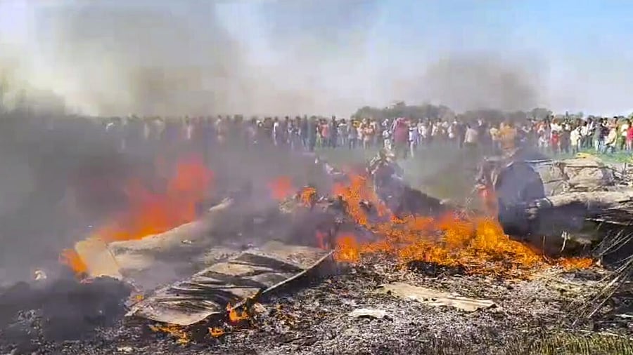 <div class="paragraphs"><p>A fighter aircraft of the Indian Air Force (IAF) in flames after it crashed, in Shivpuri, Madhya Pradesh.</p></div>