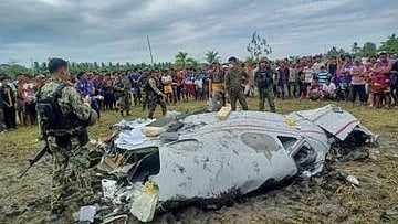 <div class="paragraphs"><p>Philippines aircraft crash</p></div>