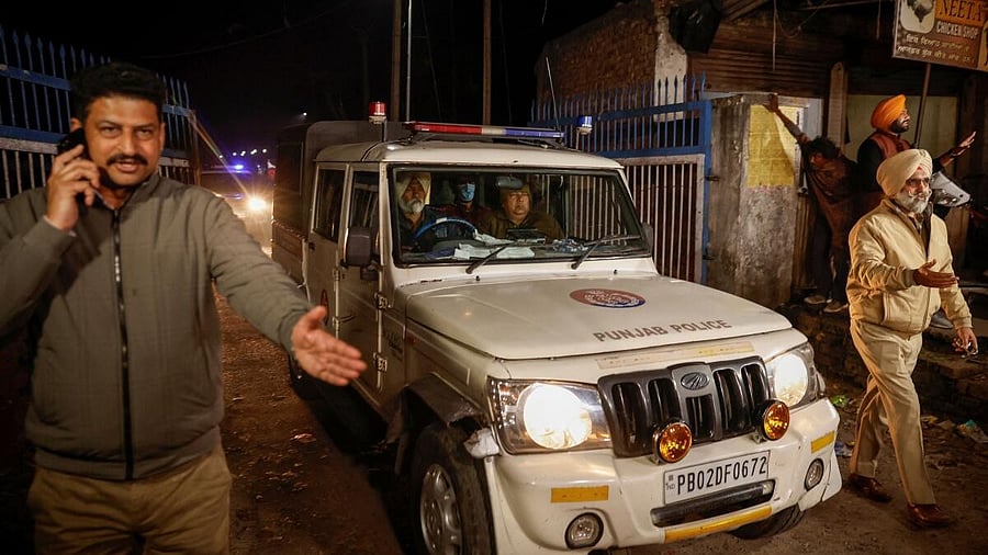 <div class="paragraphs"><p>An Indian immigrant deported from the U.S. sits in a police vehicle as they leave the airport in Amritsar</p></div>