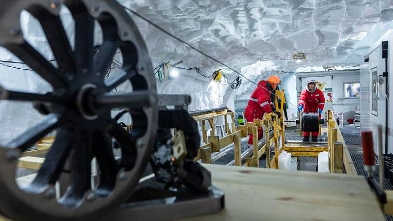 <div class="paragraphs"><p>What they found raises questions about scientists' assumptions about how the ice sheets of Greenland and Antarctica are moving and adding to sea levels worldwide.</p></div>