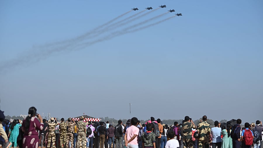 <div class="paragraphs"><p>People watch full dress rehearsal of Aero India 2025 at Yelahanka Airbase in Bengaluru.</p></div>