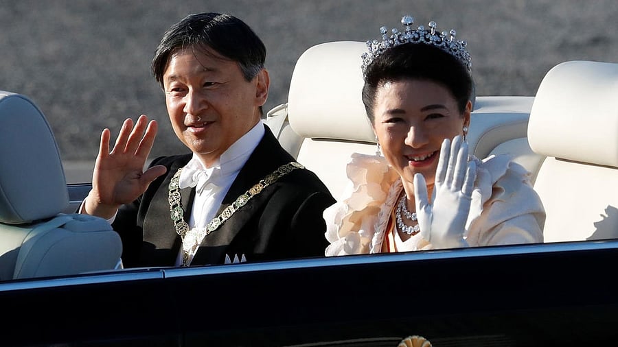 <div class="paragraphs"><p>Japanese Emperor Naruhito (L)</p></div>