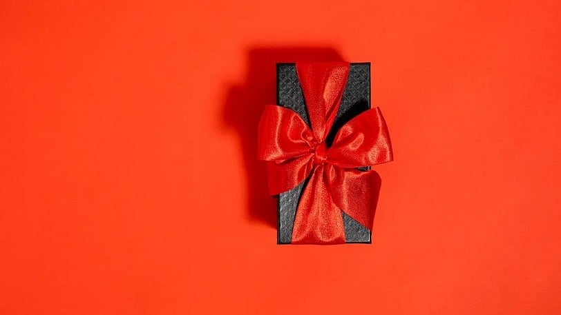 <div class="paragraphs"><p>[Representational Image] Smartphones are good gift options to present them to loved ones during Valentine's Day.</p></div>