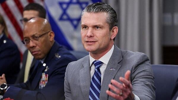 <div class="paragraphs"><p>US Defense Secretary Pete Hegseth</p></div>