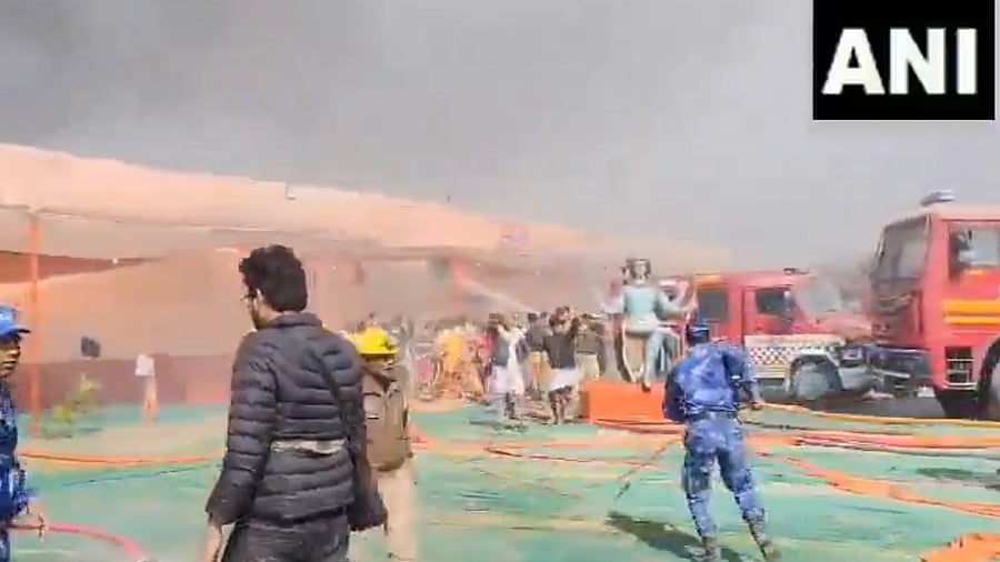 <div class="paragraphs"><p>Screengrab of video showing fire at Maha Kumbh</p></div>