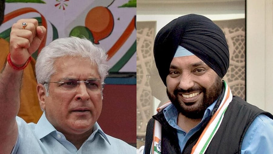 <div class="paragraphs"><p>(L-R) Kailash Gahlot who quit AAP and joined BJP, and Arvinder Singh Lovely who quit Congress to join BJP</p></div>