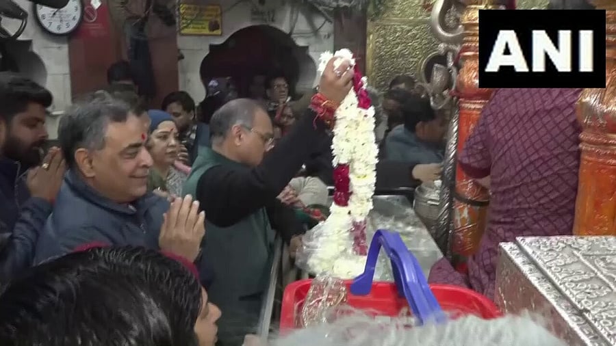 <div class="paragraphs"><p>BJP candidate from RK Puram Assembly Constituency, Anil Sharma, offers prayers at Kalkaji Temple.</p></div>
