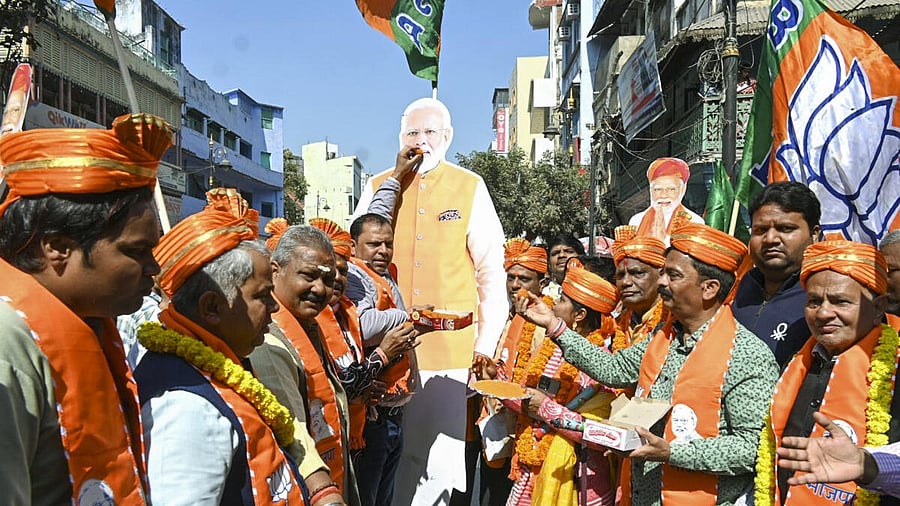<div class="paragraphs"><p>BJP workers celebrate the party's victory in the Delhi Assembly election and UP's Milkipur by-election, in Varanasi, Saturday, Feb. 8, 2025.</p></div>
