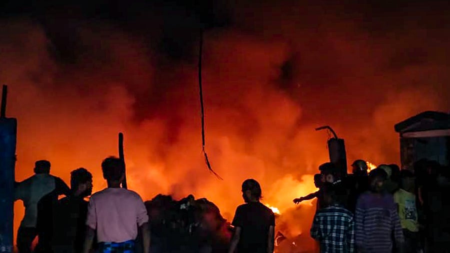 <div class="paragraphs"><p>A massive fire that broke out at Narkeldanga slum area in Kolkata, Saturday night, Feb. 8, 2025.</p></div>