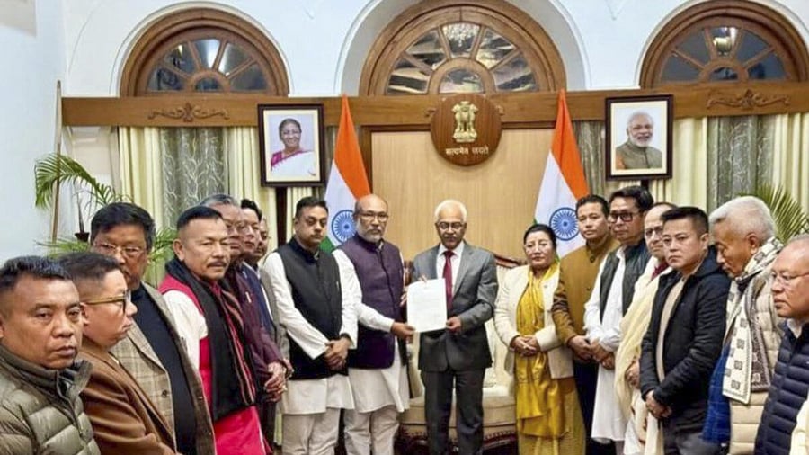 <div class="paragraphs"><p>N Biren Singh submits his resignation.</p><p></p></div>