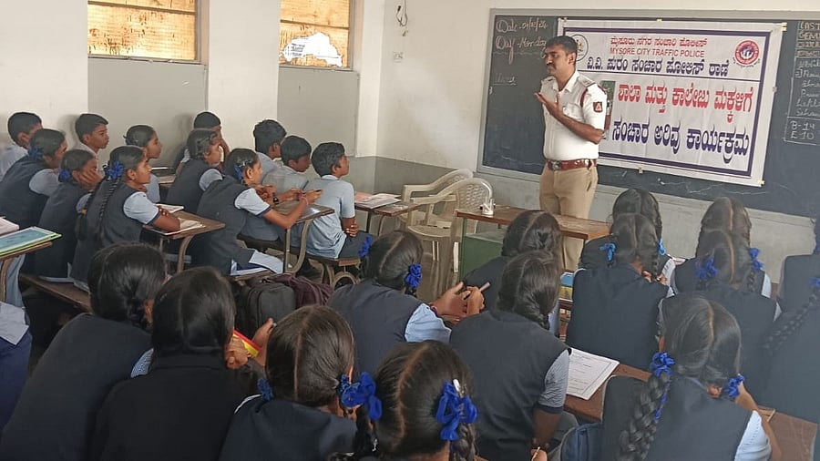 <div class="paragraphs"><p>Mysuru City Traffic Police during Traffic regulation enforcement drive in Mysuru. </p></div>