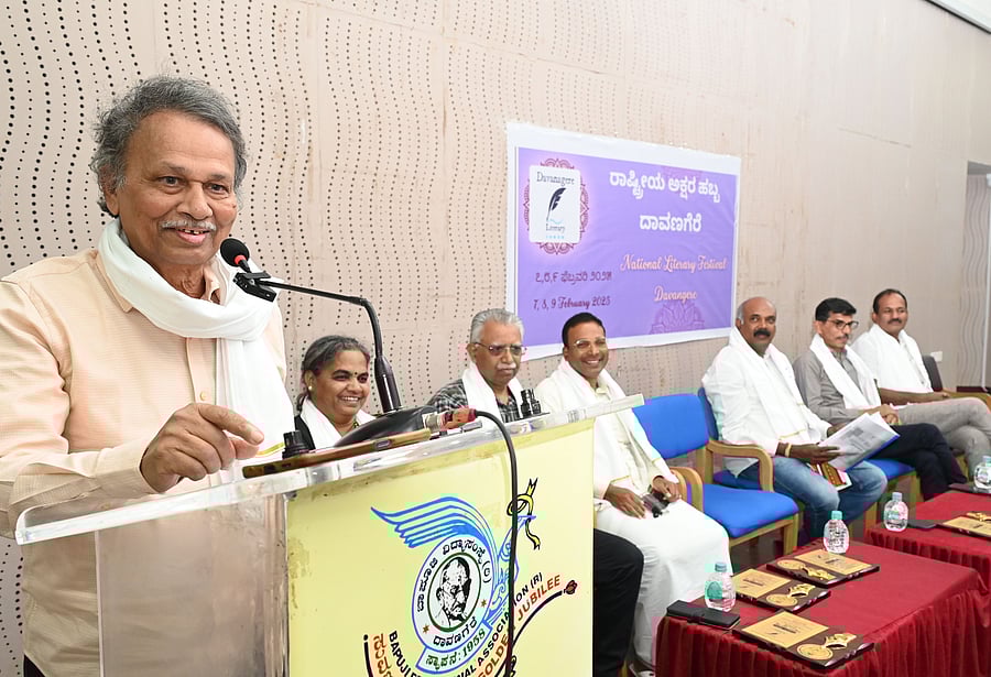 <div class="paragraphs"><p>Socialist and writer Baraguru Ramachandrappa speaks at the valedictory of the three-day ‘Rashtriya Akshara Habba’ organised by Davangere Sahitya Vedike and Arasi Sanskrithika Vedike in Davangere on Sunday. </p></div>
