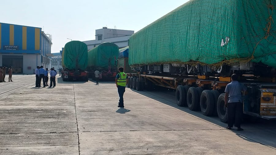 <div class="paragraphs"><p>The first India-assembled trainset for Namma Metro's Yellow Line reached the Hebbagodi depot on Sunday. </p></div>
