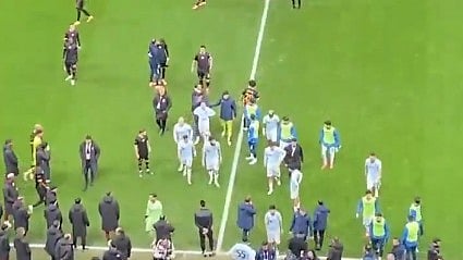 <div class="paragraphs"><p>Adana Demirspor players walking off.</p></div>