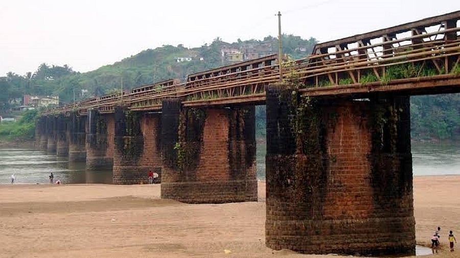 <div class="paragraphs"><p>A view of Old Panemangalore bridge. </p></div>