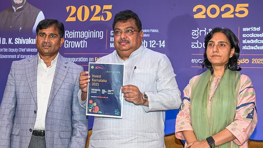 <div class="paragraphs"><p>M B Patil, Large and Medium Scale Industries Minister speaking at a press meet regarding Global Investors Meet in Bengaluru.</p></div>