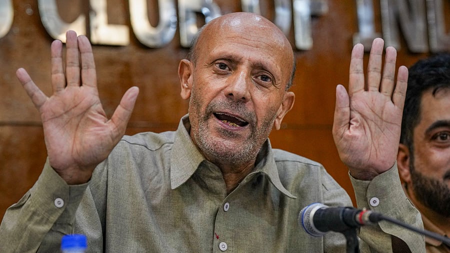 <div class="paragraphs"><p>Engineer Rashid</p></div>