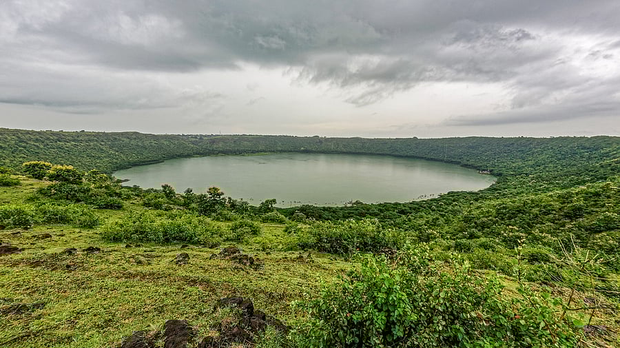 <div class="paragraphs"><p>The Lonar Crater or Lonar Lake.</p></div>