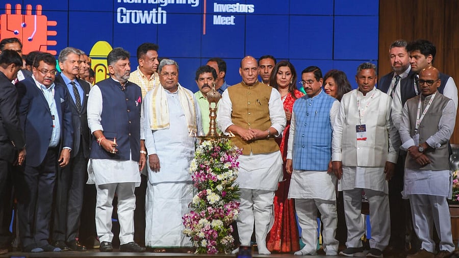 <div class="paragraphs"><p>Defence Minister Rajnath Singh (centre), Karnataka Chief Minister Siddaramaiah, his Deputy D K Shivakuma and other dignitaries at the inauguration.&nbsp;<br></p></div>