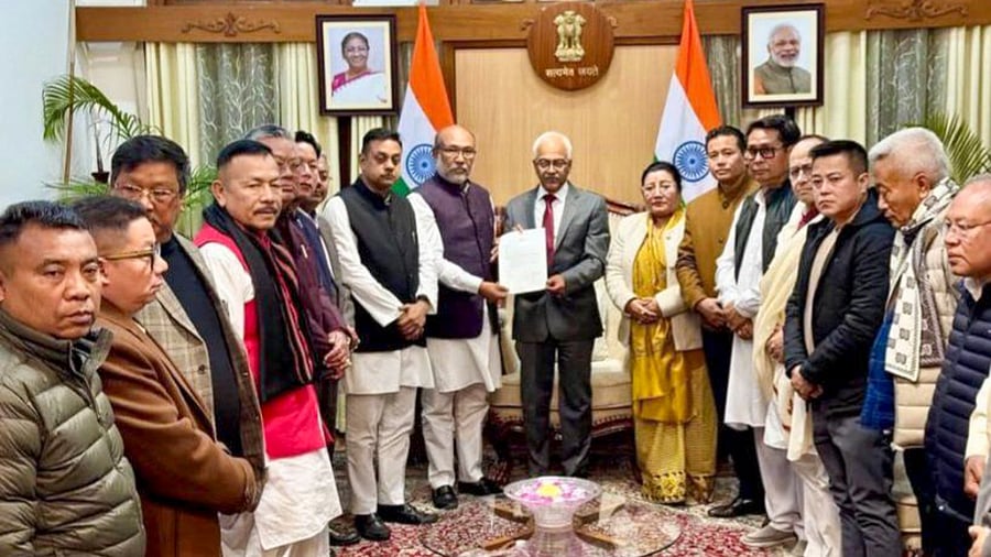 <div class="paragraphs"><p>Manipur Chief Minister N Biren Singh submits his resignation to Governor AK Bhalla, in Imphal, on Sunday.</p></div>