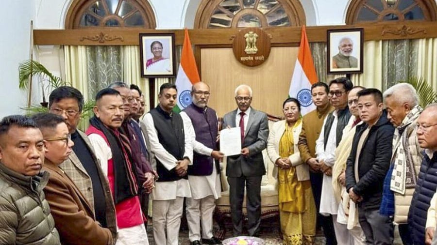 <div class="paragraphs"><p>Manipur Chief Minister N Biren Singh submits his resignation to Governor AK Bhalla, in Imphal.</p></div>