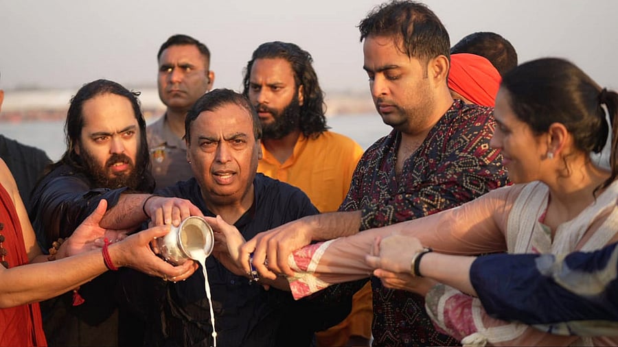 <div class="paragraphs"><p>Mukesh Ambani with family at Maha Kumbh</p></div>