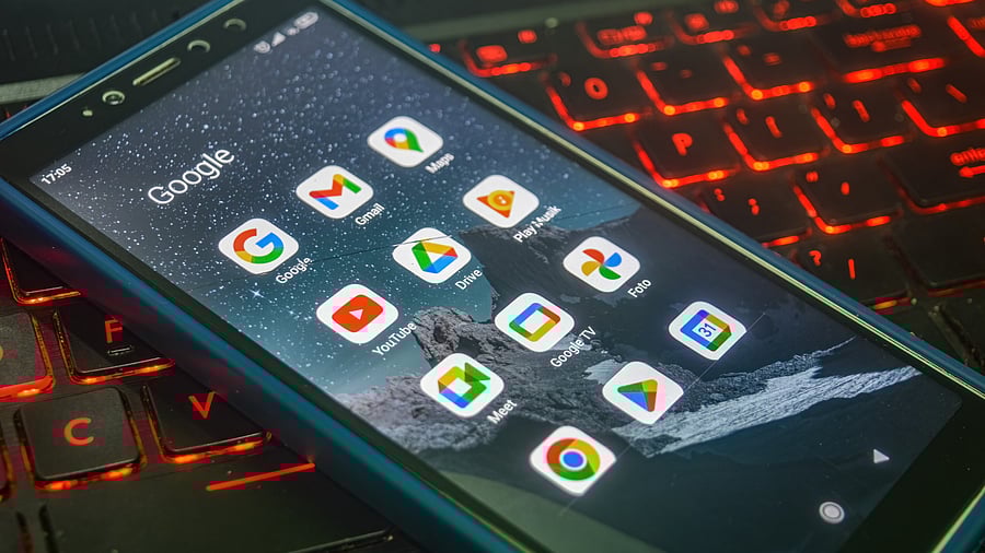 <div class="paragraphs"><p>A phone can be seen in this image where the Google Calendar icon is visible at the bottom right.&nbsp;</p></div>