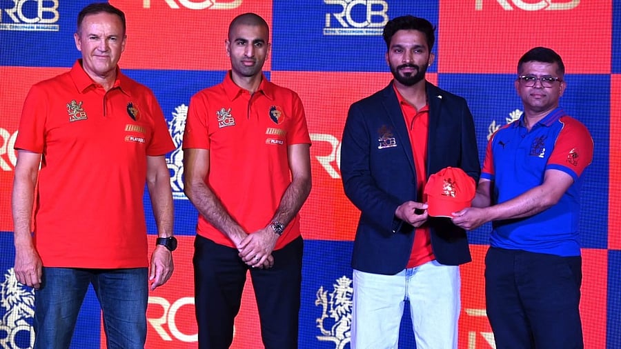 <div class="paragraphs"><p>(From left) RCB Head coach Andy Flower, Director Mo Bobat, Rajat Patidar and COO Rajesh Menon at RCB Press conference in Bengaluru. </p></div>
