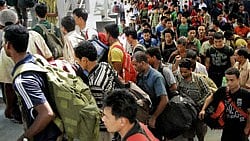 <div class="paragraphs"><p>File Photo: North East migrants, who fled from different parts of India after rumours of attacks, on their arrival at Guwahati railway station.</p></div>