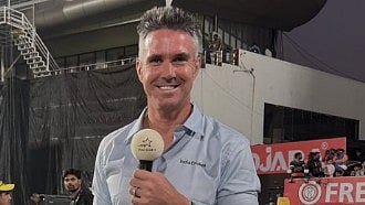 <div class="paragraphs"><p>Kevin Pietersen</p></div>