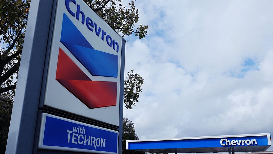FILE PHOTO: A Chevron gas station is seen in Austin, Texas, U.S., October 23, 2023.  REUTERS/Brian Snyder/File Photo