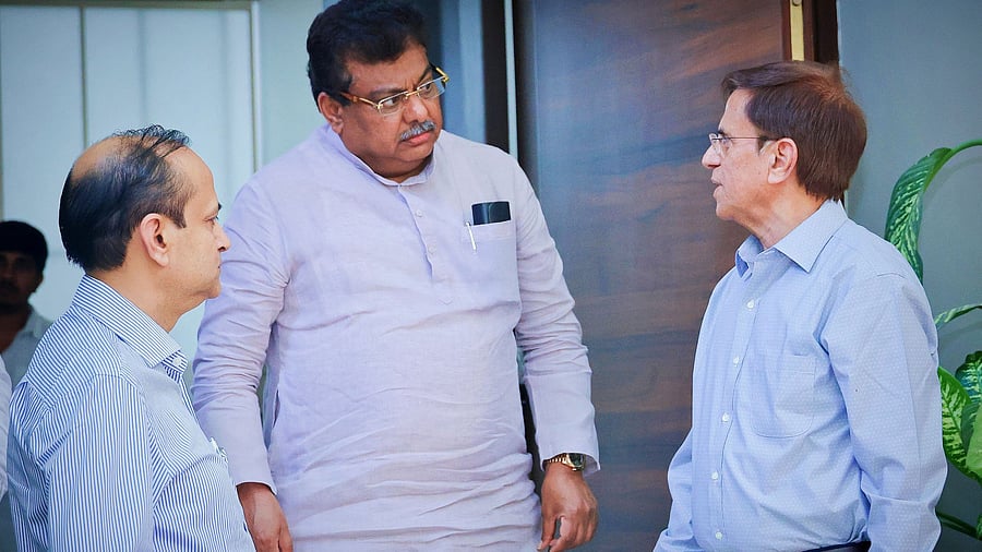 Minister M B Patil meeting with Suzlon officials