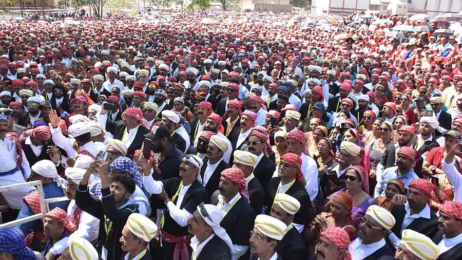 Thousands of people at the march in Madikeri.DH Photo by Rangaswamy