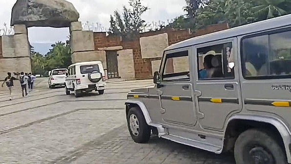 <div class="paragraphs"><p>A police convoy enters premises of the Isha Foundation at Velliangiri foothills, in Coimbatore.</p></div>