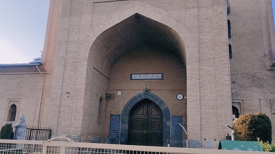 <div class="paragraphs"><p>Police on Thursday placed Mirwaiz Umar Farooq, who was scheduled to deliver a sermon at Jama Masjid on Shab-e-Baraat, under house arrest. The people present on the premises were asked to leave and the mosque management was informed that there would be no night prayers.</p></div>