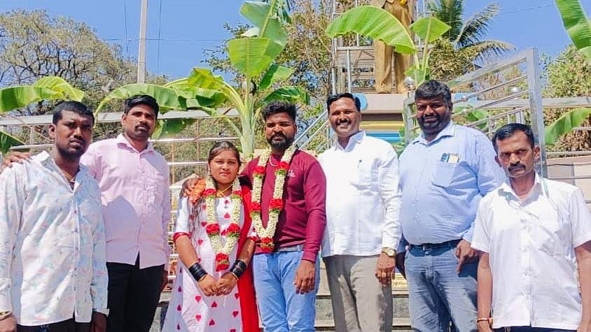 <div class="paragraphs"><p>Kumar and Suchitra enter into wedlock in front of Dr B R Ambedkar's statue in Kadur on Valentine's Day</p></div>