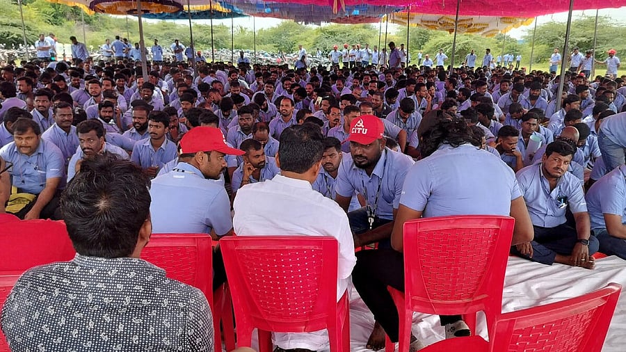 <div class="paragraphs"><p>Workers of a Samsung facility speak with their union leader E. Muthukumar during a strike.</p></div>