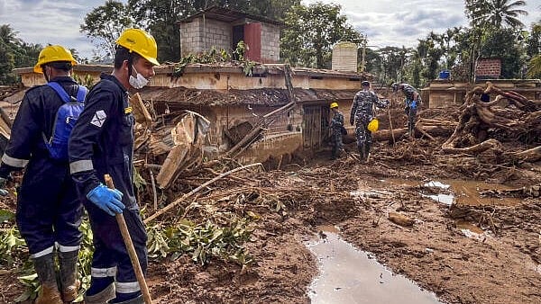 <div class="paragraphs"><p> Indian Navy's disaster relief team conducts search and rescue operation at a landslide-hit area in Wayanad.</p></div>