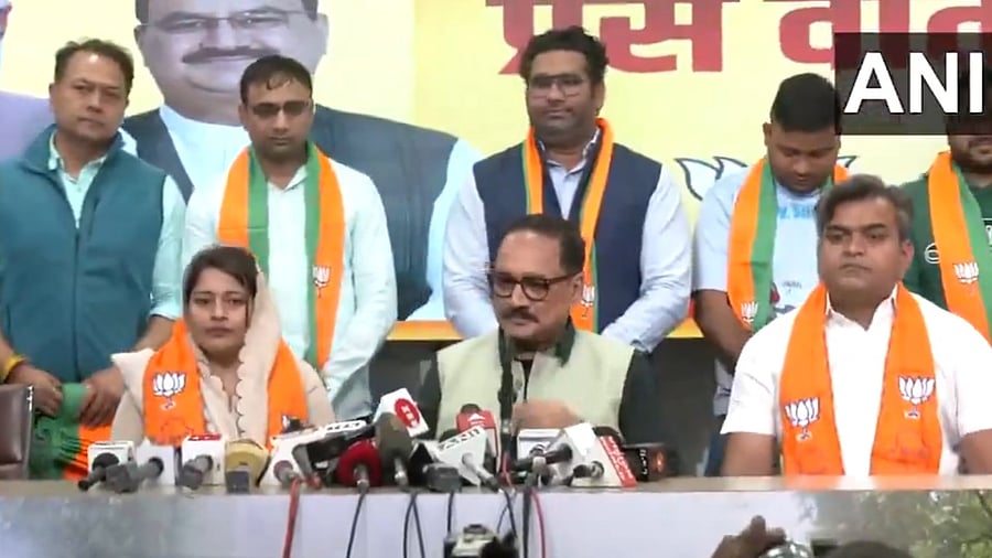 <div class="paragraphs"><p>MCD Councillors Anita Basoya, Nikhil Chaprana, Dharmavir and others join BJP in the presence of Delhi's BJP President Virendraa Sachdeva, in Delhi.</p></div>