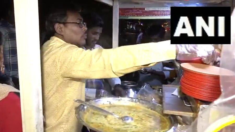 <div class="paragraphs"><p>Screengrab of video showing viral pani puri vendor of Nagpur</p></div>